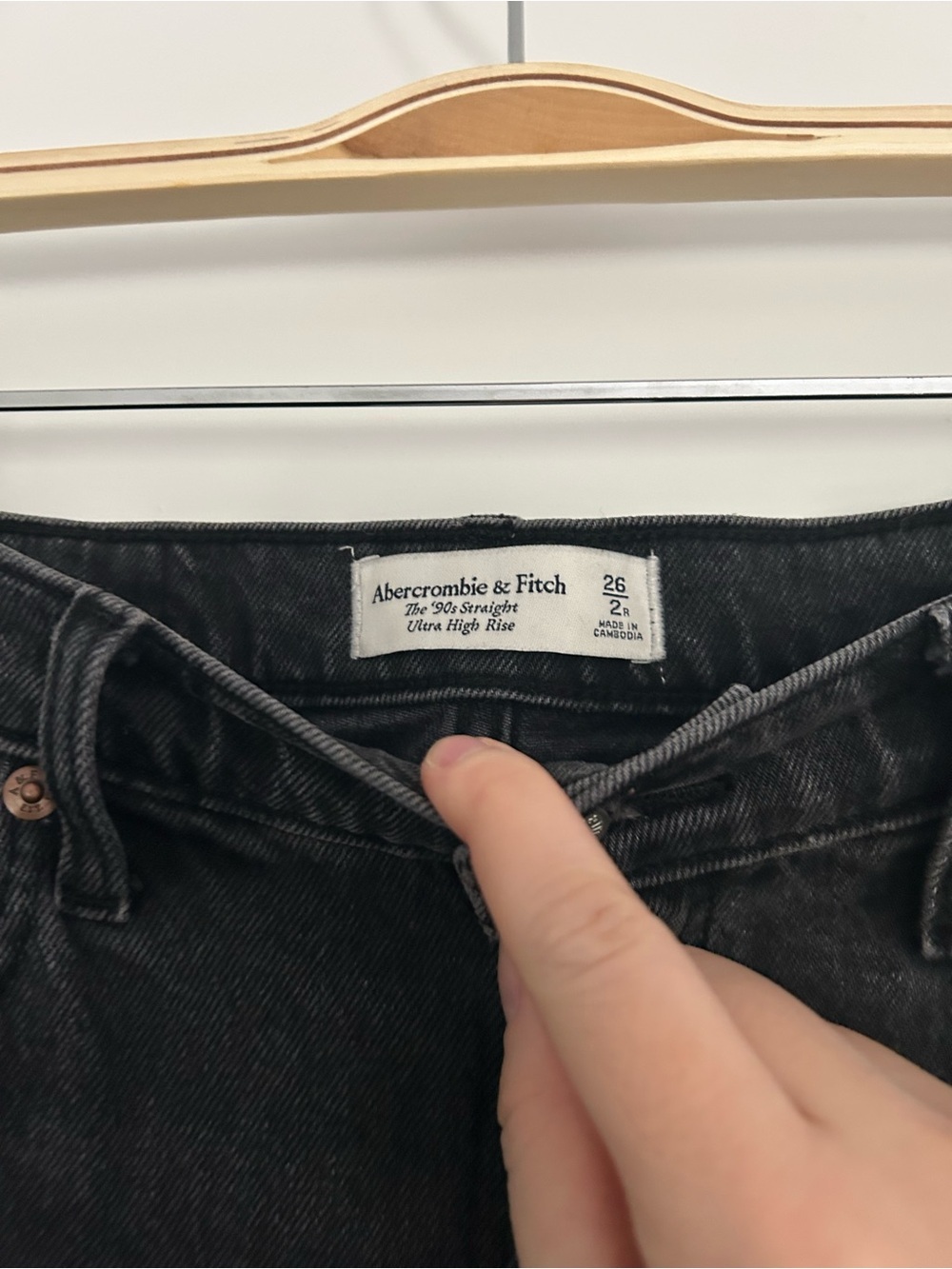 Abercrombie The 90s Straight Ultra High Rise Black Jeans - Picture 2 of 5